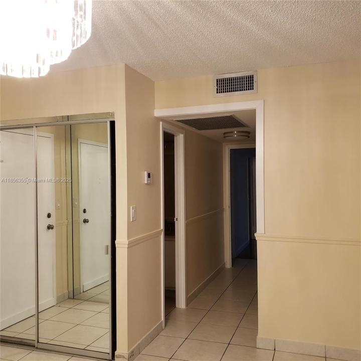 801 Three Islands Blvd 219, Hallandale Beach, Florida 33009, USA