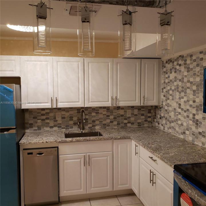 801 Three Islands Blvd 219, Hallandale Beach, Florida 33009, USA