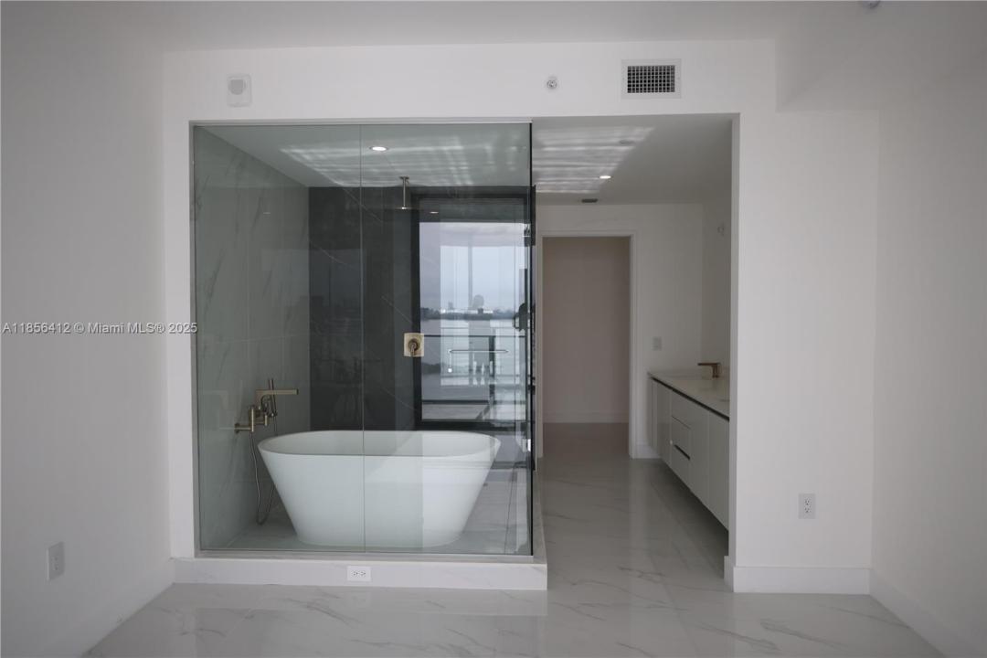 700 NE 24th St 2704, Miami, Floryda 33137, USA