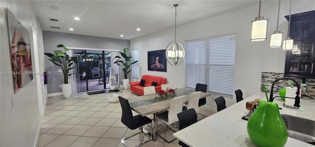 3218 W 97th Ter, Hialeah, Florida 33018, USA