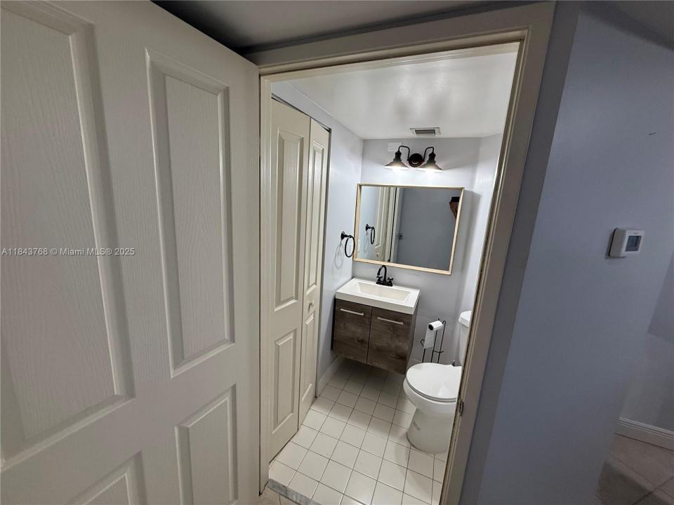 2351 Douglas Rd 1208, Miami, 佛罗里达州 33145, 美国
