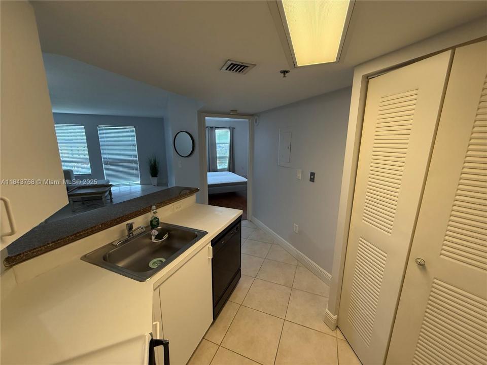 2351 Douglas Rd 1208, Miami, 佛罗里达州 33145, 美国