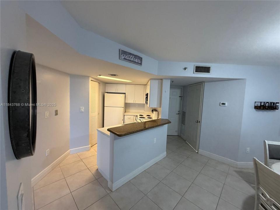 2351 Douglas Rd 1208, Miami, 佛罗里达州 33145, 美国