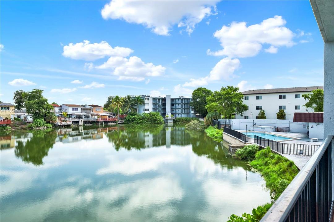 1335 W 68th St 207, Hialeah, Florida 33014, HOA KỲ