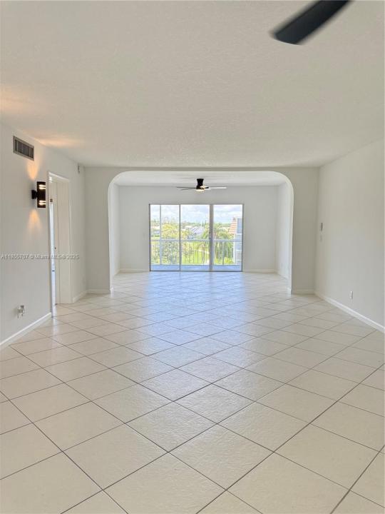 250 John F Kennedy Drive Ph 7, Atlantis, Флорида 33462, Соединенные Штаты