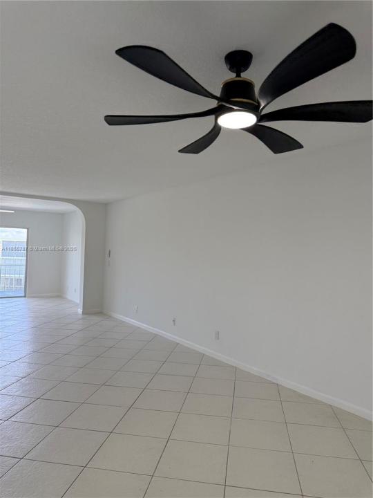 250 John F Kennedy Drive Ph 7, Atlantis, Флорида 33462, Соединенные Штаты