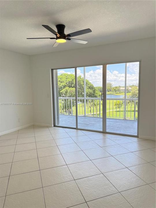 250 John F Kennedy Drive Ph 7, Atlantis, Флорида 33462, Соединенные Штаты