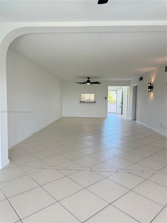 250 John F Kennedy Drive Ph 7, Atlantis, Флорида 33462, Соединенные Штаты