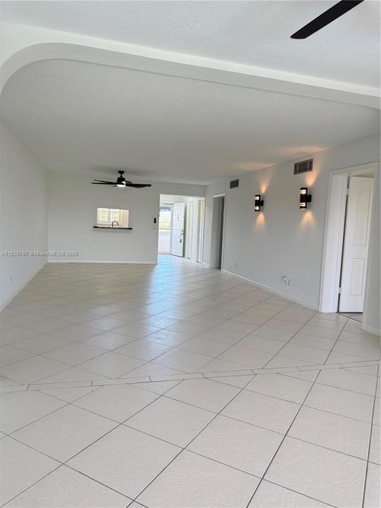 250 John F Kennedy Drive Ph 7, Atlantis, Флорида 33462, Соединенные Штаты