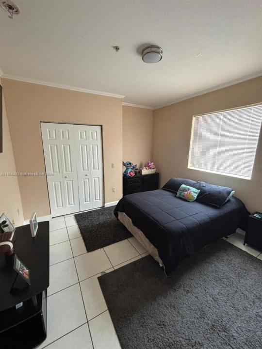 561 SW 2nd St 204, Miami, Флорида 33130, Соединенные Штаты