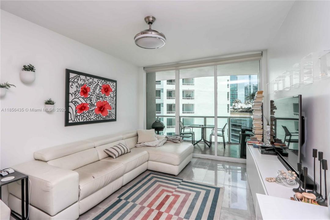 218 SE 14th St 1406, Miami, Florida 33131, Estados Unidos