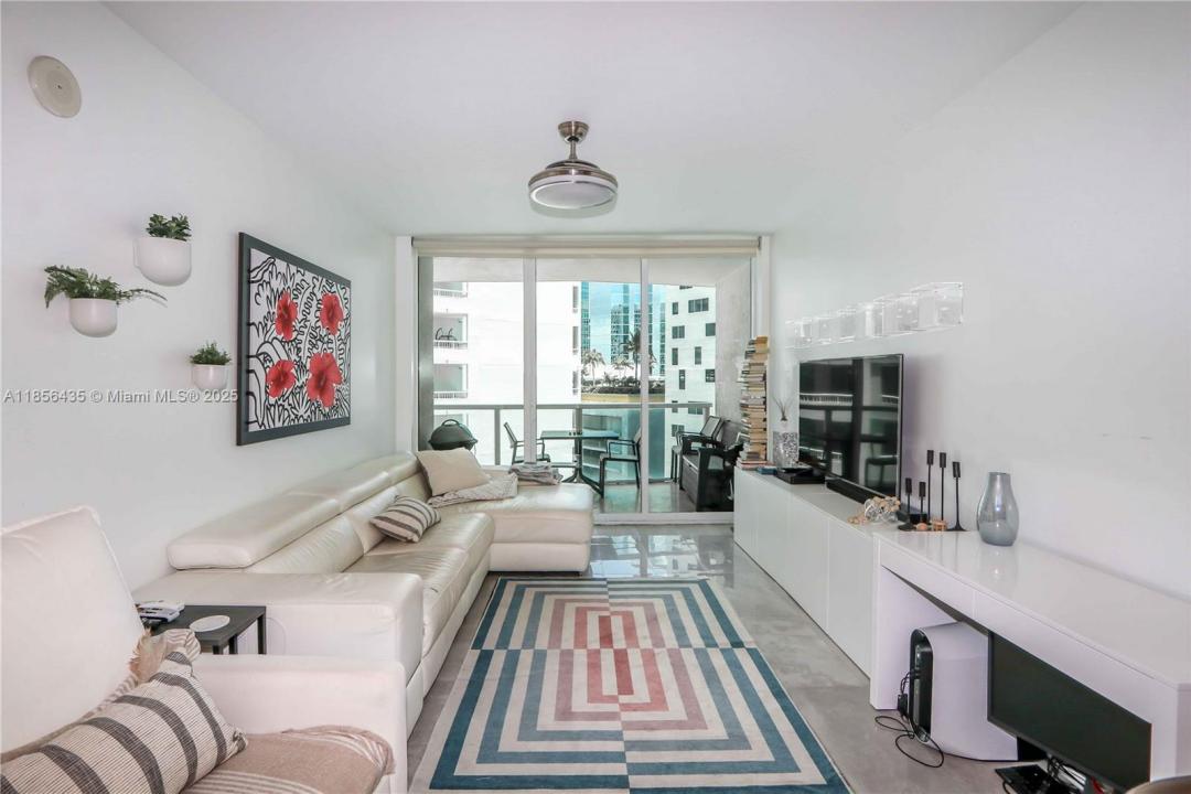 218 SE 14th St 1406, Miami, Florida 33131, Estados Unidos