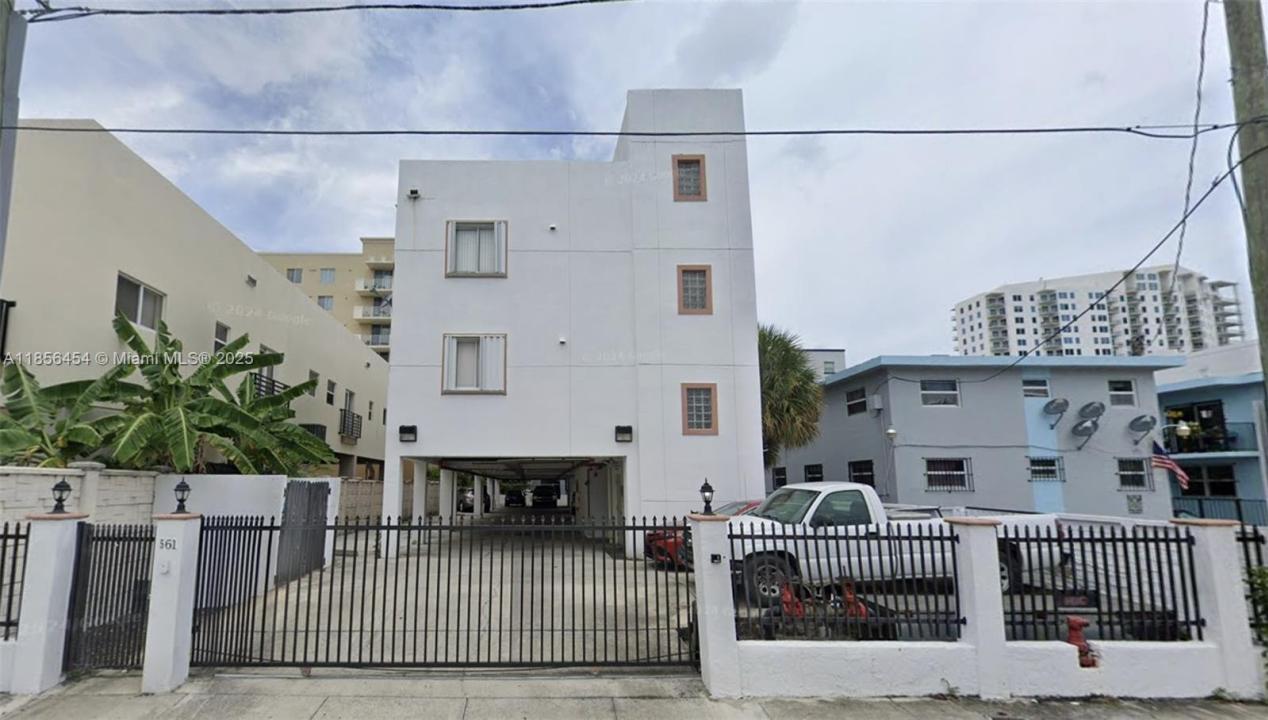 561 SW 2nd St 101, Miami, Флорида 33130, Соединенные Штаты