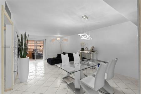 1810 W 56th St 3223, Hialeah, Florida 33012, USA