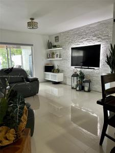 1155 NW 123rd Ct 601, Miami, Florida 33182, USA