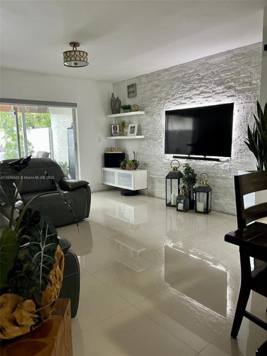 1155 NW 123rd Ct 601, Miami, Флорида 33182, Соединенные Штаты