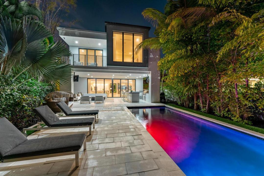 310 SE 11th Ave, Fort Lauderdale, Флорида 33301, Соединенные Штаты