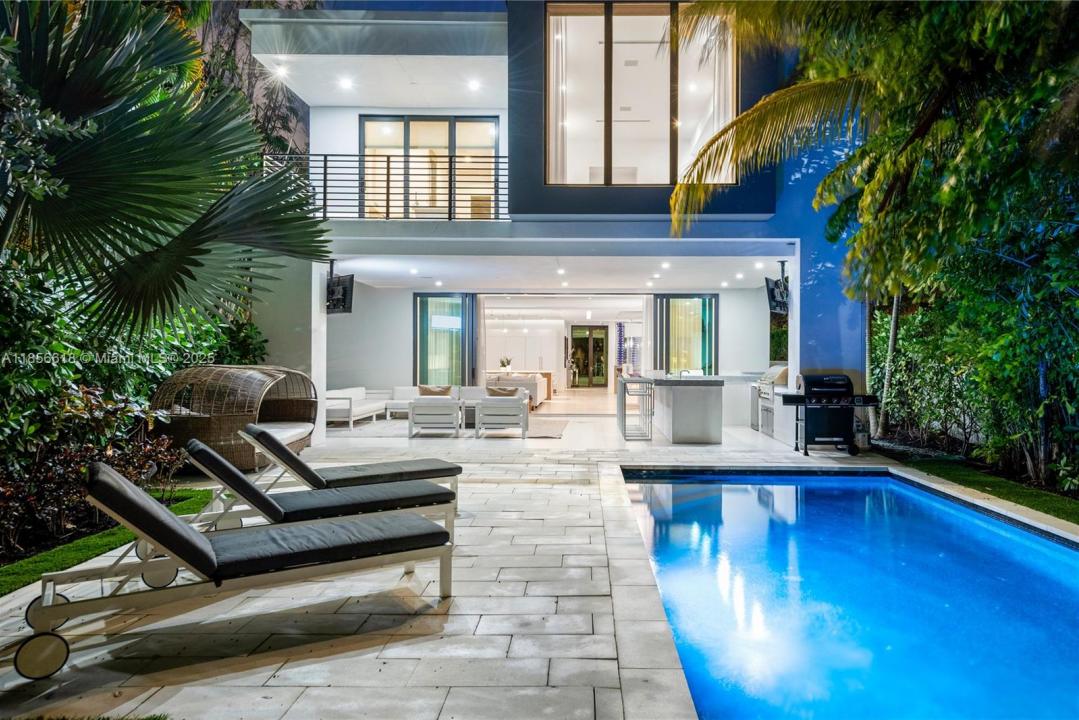 310 SE 11th Ave, Fort Lauderdale, Флорида 33301, Соединенные Штаты