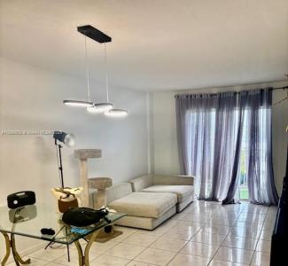 16465 NE 22nd Ave 406, North Miami Beach, Florida 33160, USA