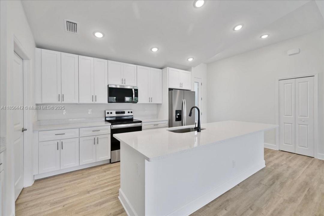 520 SW 28th St, Cape Coral, Florida 33914