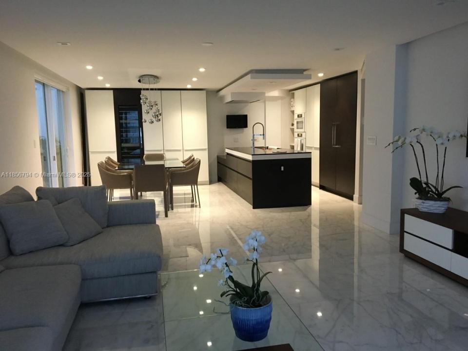 177 ocean lane dr 709, Key Biscayne, Florida 33149, USA
