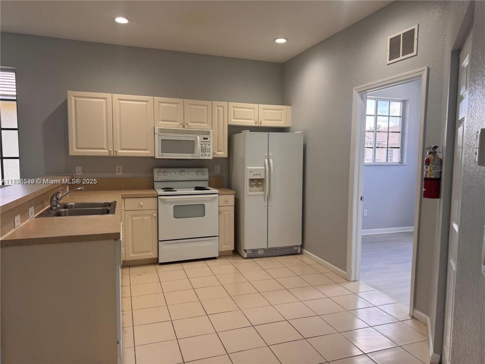 1969 Freeport Ln 1969, Riviera Beach, Floryda 33404, USA