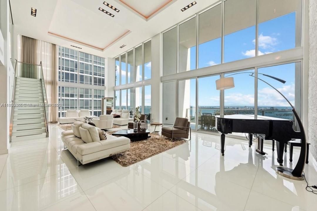 1040 Biscayne Blvd 4403, Miami, Floryda 33132, USA