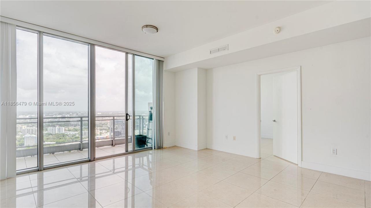 90 SW 3rd St PH-10, Miami, פלורידה 33130, ארצות הברית של אמריקה 