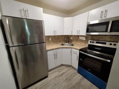 8321 NW 7th St 1-108, Miami, Florida 33126, USA