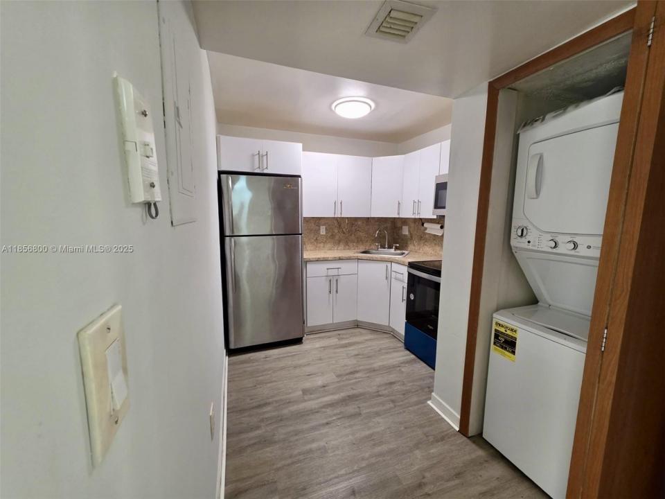 8321 NW 7th St 1-108, Miami, Florida 33126, Amerika Birleşik Devletleri
