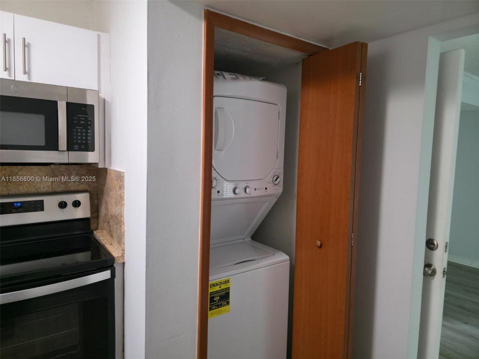 8321 NW 7th St 1-108, Miami, Florida 33126, Amerika Birleşik Devletleri