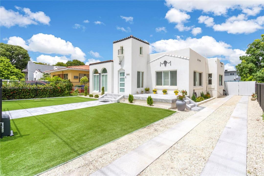 2043 SW 7th St, Miami, Floryda 33135, USA