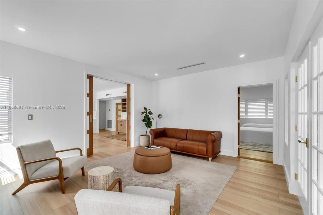 2043 SW 7th St, Miami, Floryda 33135, USA