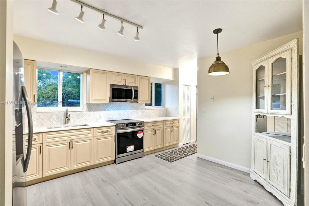1611 N 26th Ave, Hollywood, Florida 33020