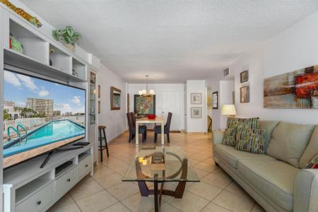 1913 S Ocean Dr 316, Hallandale Beach, Florida 33009, USA