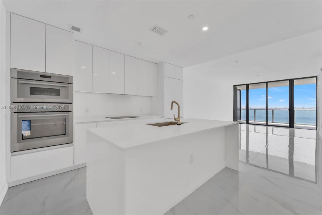700 NE 24th St 2002, Miami, Florida 33137