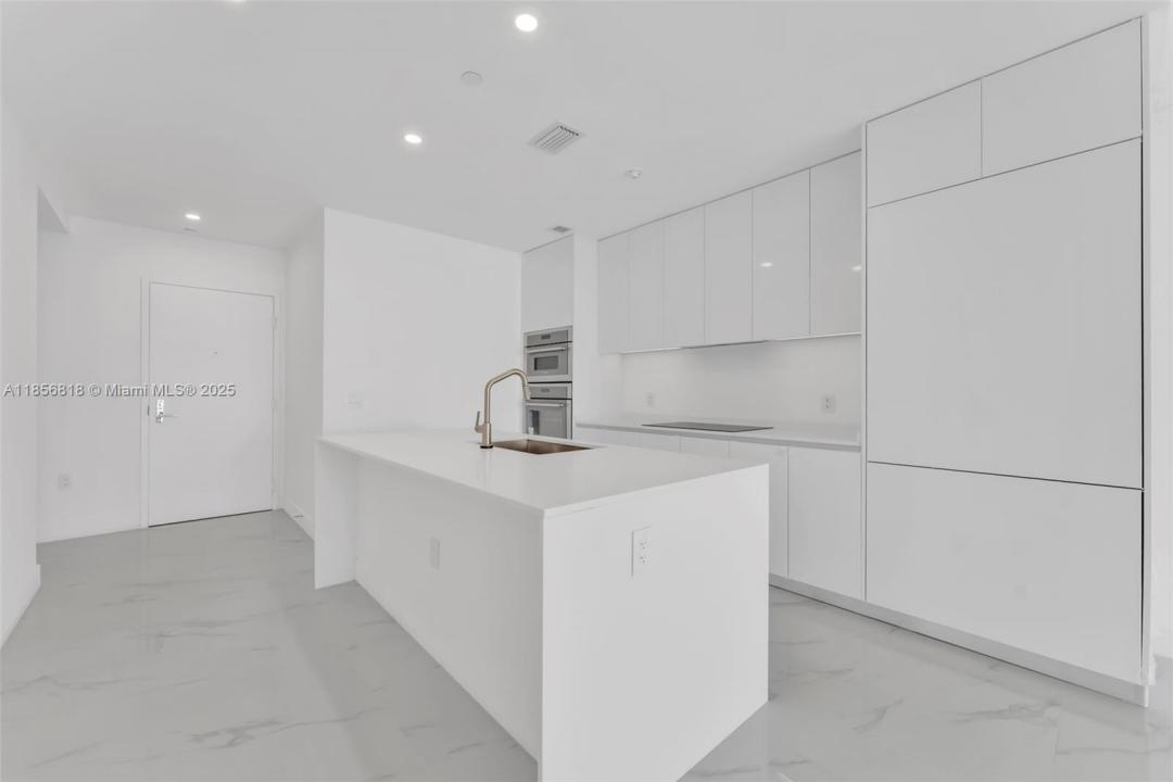 700 NE 24th St 2002, Miami, Florida 33137