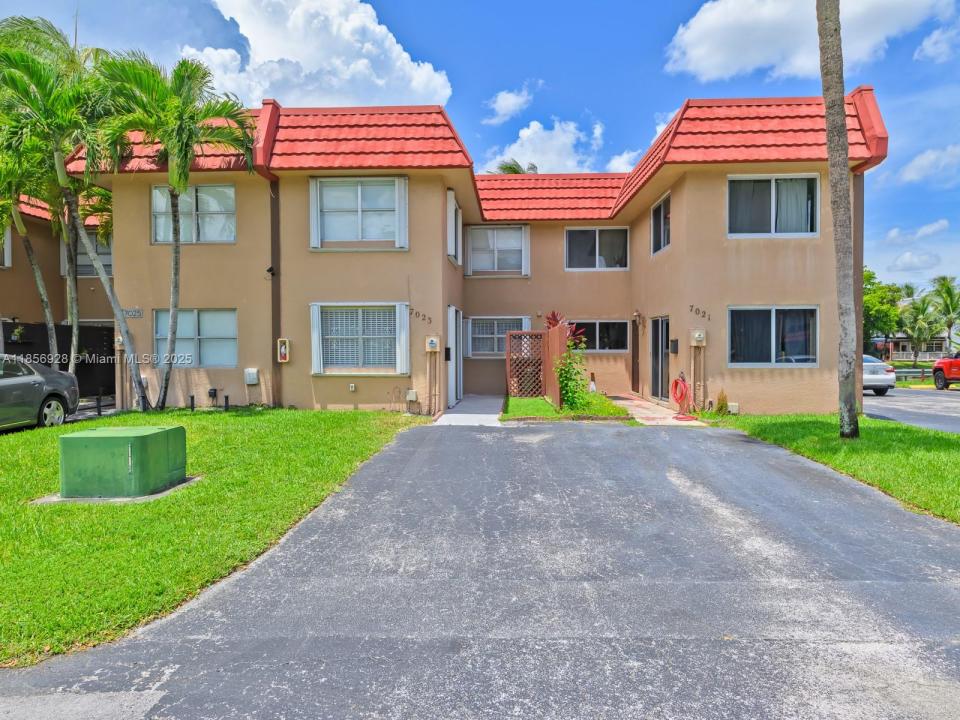 7023 NW 169th St 7023, Hialeah, Flórida 33015, Estados Unidos