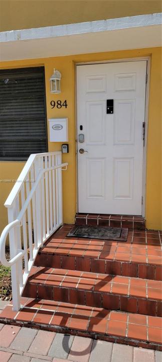 984 SW 9th St 1, Miami, Florida 33130, USA