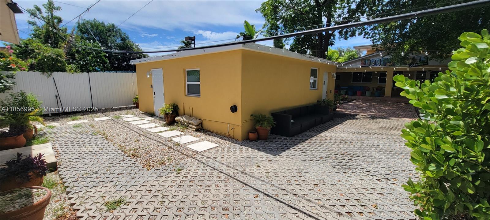 985 SW 10th St 4, Miami, Flórida 33130, Estados Unidos