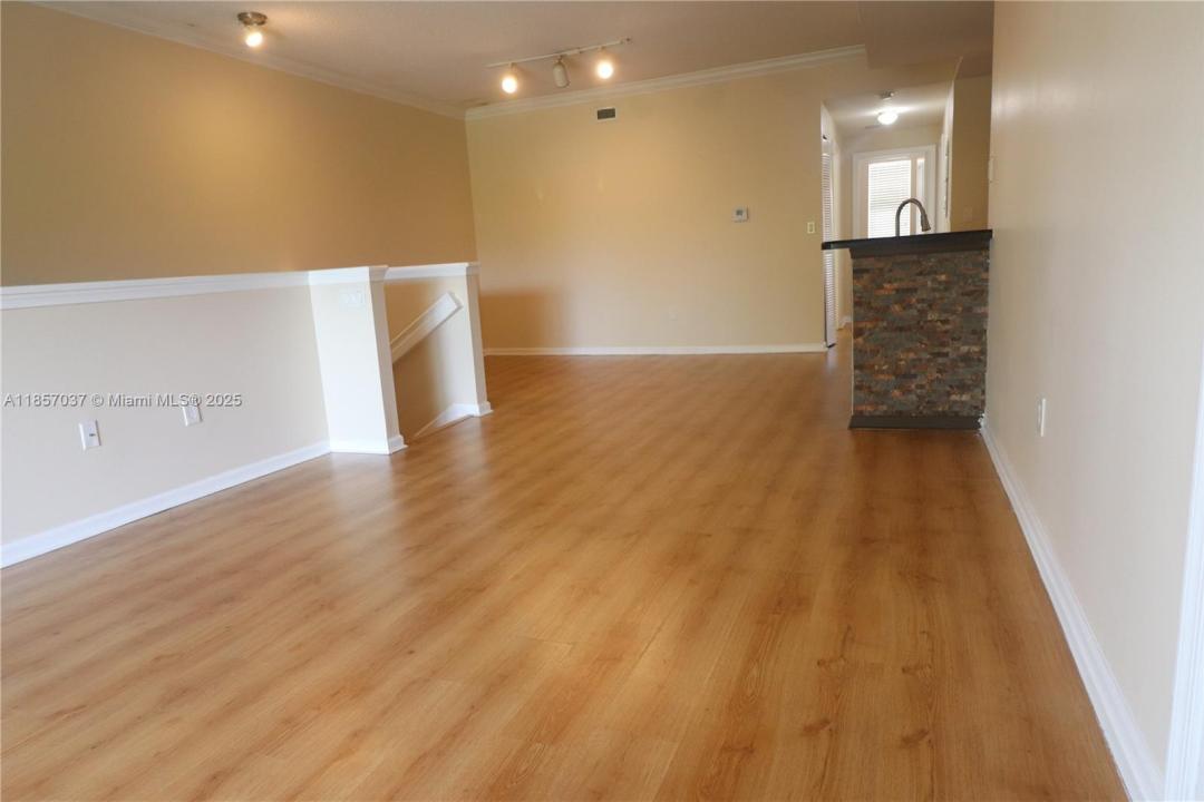 5880 W Sample Rd 303, Coral Springs, 佛罗里达州 33067, 美国