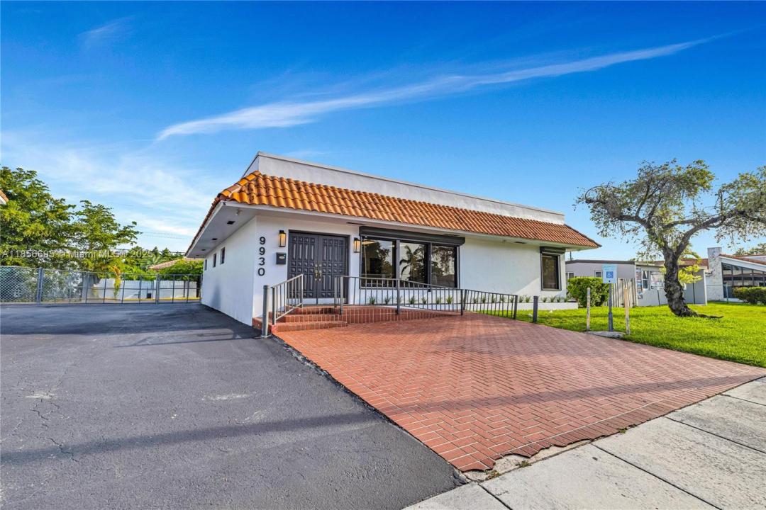 9930 SW 40th St 9930, Miami, フロリダ 33165, アメリカ合衆国