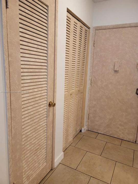 1690 NE 191st St 315-1, Miami, פלורידה 33179, ארצות הברית של אמריקה 