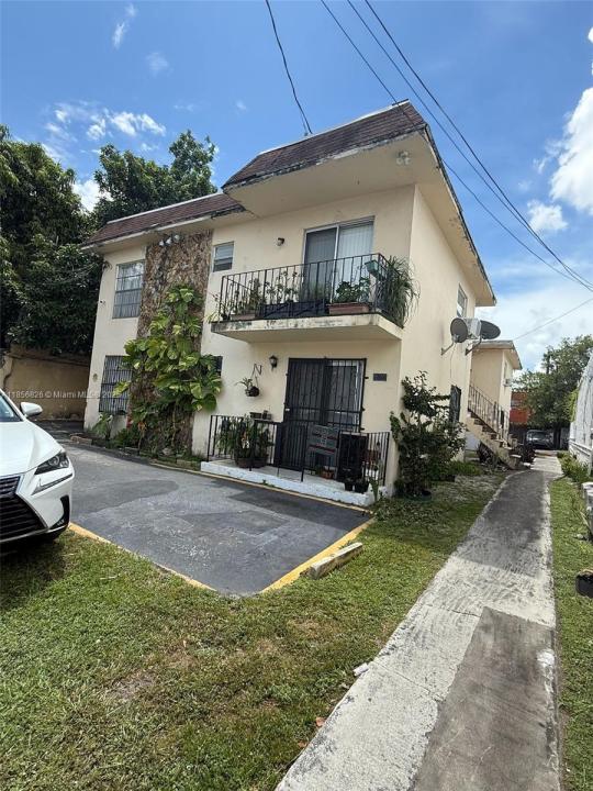1520 SW 1st St, Miami, Florida 33135