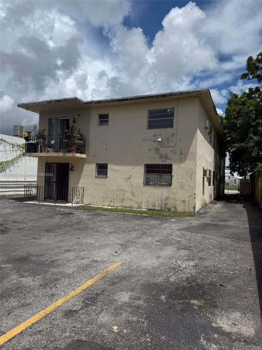 1520 SW 1st St, Miami, Florida 33135