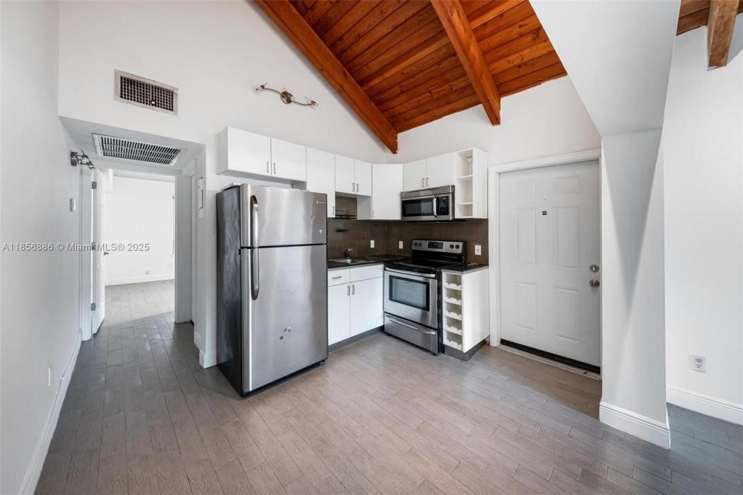 1050 NE 129th St 6, North Miami, Florida 33161