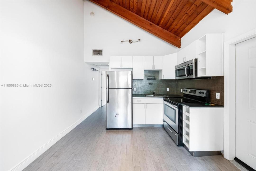 1050 NE 129th St 6, North Miami, Florida 33161