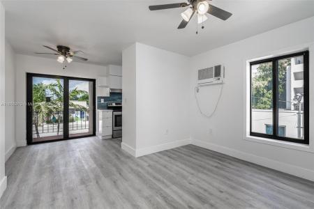 852 SW 1st St 4, Miami, Florida 33130, USA