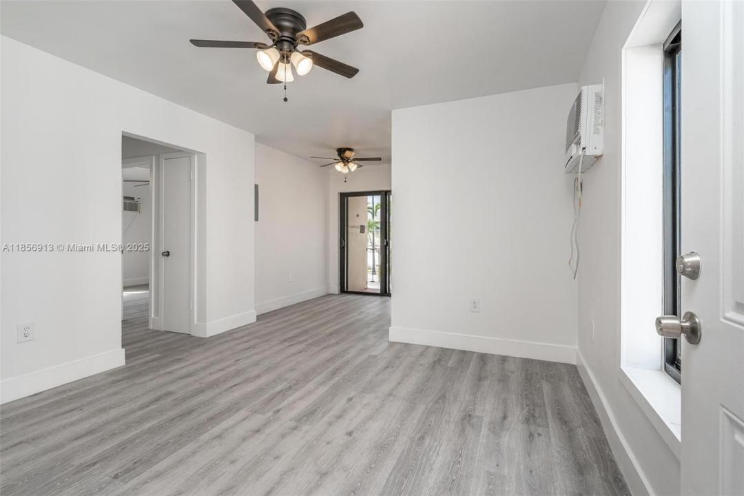 852 SW 1st St 4, Miami, 佛羅里達州 33130, 美國