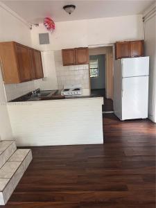 1180 NE 160th Ter 2, North Miami Beach, Florida 33162, USA
